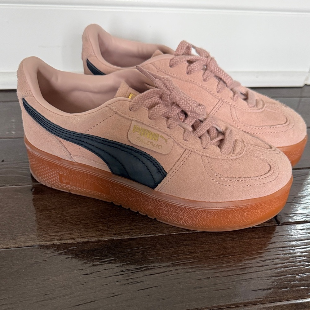 Puma Elevated Palermo pink and navy blue. Women’s size 7